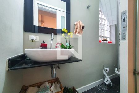 Casa à venda com 250m², 4 quartos e 2 vagas Casa à venda com 250m², 4 quartos e 2 vagasLavabo