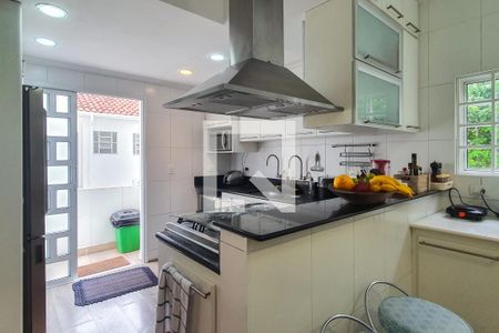 Casa à venda com 250m², 4 quartos e 2 vagas Casa à venda com 250m², 4 quartos e 2 vagasCozinha