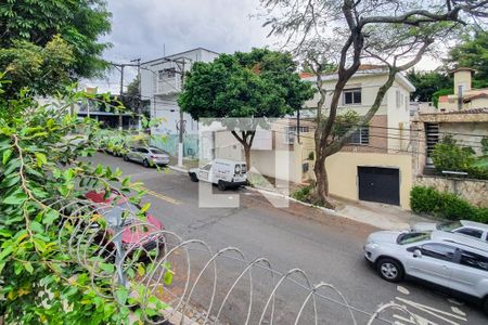 Casa à venda com 250m², 4 quartos e 2 vagas Casa à venda com 250m², 4 quartos e 2 vagasVaranda