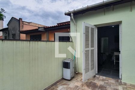 Casa à venda com 250m², 4 quartos e 2 vagas Casa à venda com 250m², 4 quartos e 2 vagasVaranda