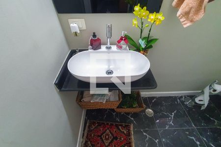 Casa à venda com 250m², 4 quartos e 2 vagas Casa à venda com 250m², 4 quartos e 2 vagasLavabo