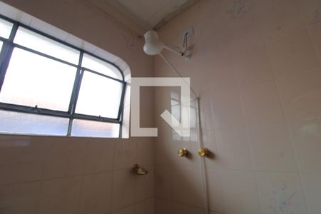 Casa à venda com 1000m², 3 quartos e 6 vagasChuveiro banheiro da suíte 2