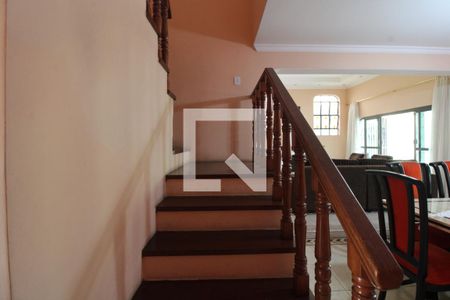 Casa à venda com 1000m², 3 quartos e 6 vagasEscada 