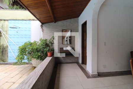 Casa à venda com 1000m², 3 quartos e 6 vagasBanheiro da piscina