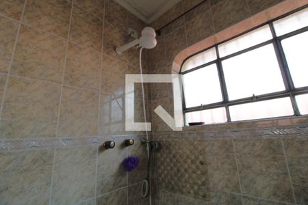 Casa à venda com 1000m², 3 quartos e 6 vagasChuveiro banheiro da suíte 1