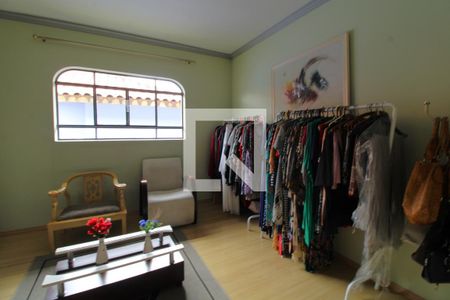 Casa à venda com 1000m², 3 quartos e 6 vagasQuarto