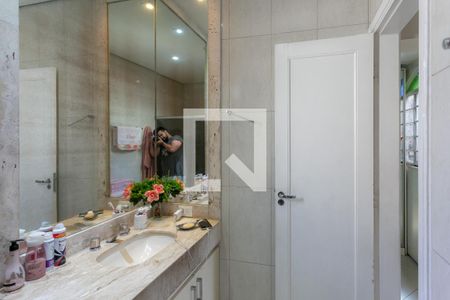 Apartamento à venda com 230m², 3 quartos e 1 vagaBanheiro da Suíte