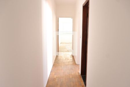 Casa à venda com 250m², 3 quartos e 2 vagasCorredor