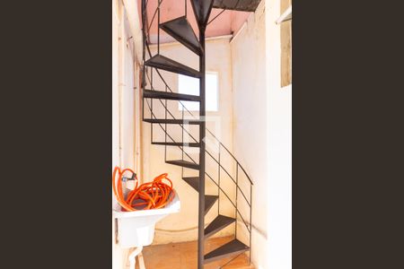 Apartamento à venda com 160m², 2 quartos e sem vagaEscada