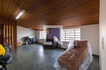 Casa à venda com 260m², 5 quartos e 4 vagas Casa à venda com 260m², 5 quartos e 4 vagasEdícula - Quarto do piso superior