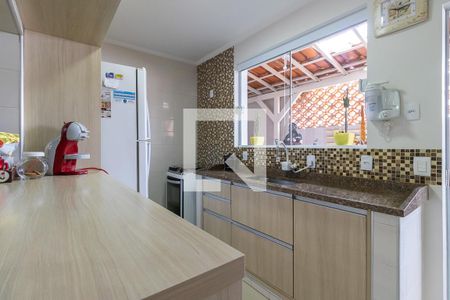 Casa à venda com 260m², 5 quartos e 4 vagas Casa à venda com 260m², 5 quartos e 4 vagasCozinha