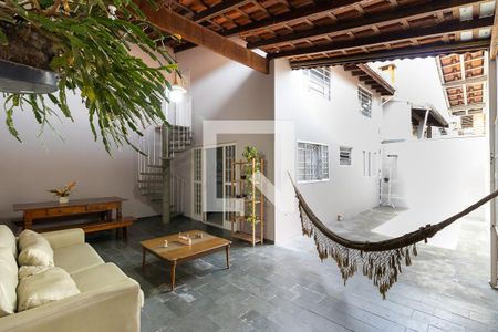 Casa à venda com 260m², 5 quartos e 4 vagas Casa à venda com 260m², 5 quartos e 4 vagasQuintal