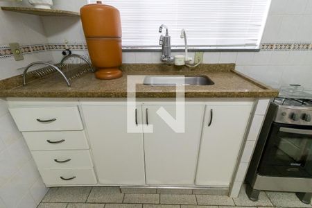 Casa à venda com 260m², 5 quartos e 4 vagas Casa à venda com 260m², 5 quartos e 4 vagasEdícula - Cozinha