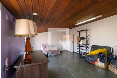 Casa à venda com 260m², 5 quartos e 4 vagas Casa à venda com 260m², 5 quartos e 4 vagasEdícula - Quarto do piso superior