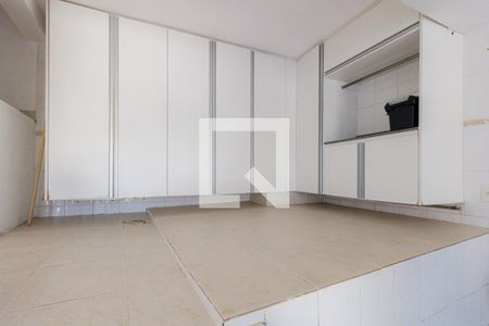 Casa de condomínio à venda com 380m², 3 quartos e 1 vaga Casa de condomínio à venda com 380m², 3 quartos e 1 vagaÁrea de Serviço