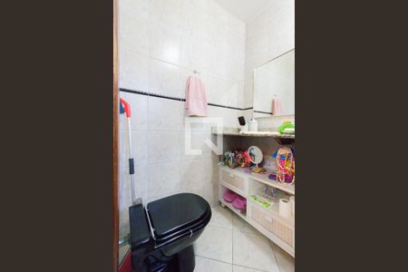 Casa de condomínio à venda com 380m², 3 quartos e 1 vaga Casa de condomínio à venda com 380m², 3 quartos e 1 vagaBanheiro da Suíte 2