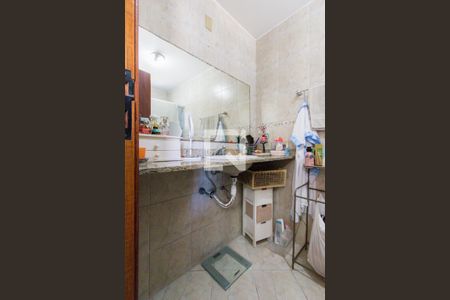 Casa de condomínio à venda com 380m², 3 quartos e 1 vaga Casa de condomínio à venda com 380m², 3 quartos e 1 vagaBanheiro da Suíte 3