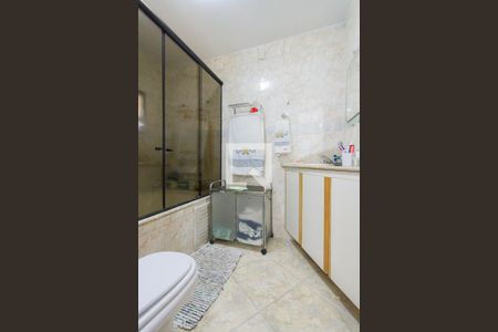 Casa de condomínio à venda com 380m², 3 quartos e 1 vaga Casa de condomínio à venda com 380m², 3 quartos e 1 vagaBanheiro da Suíte 1