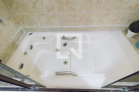 Casa de condomínio à venda com 380m², 3 quartos e 1 vaga Casa de condomínio à venda com 380m², 3 quartos e 1 vagaBanheiro da Suíte 1