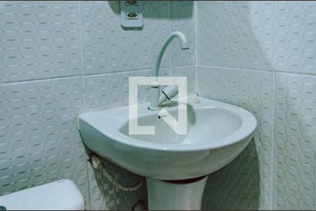 Banheiro - torneira de apartamento para alugar com 2 quartos, 40m² em Nazaré, Salvador