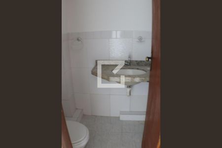 Banheiro de kitnet/studio para alugar com 1 quarto, 38m² em Curicica, Rio de Janeiro