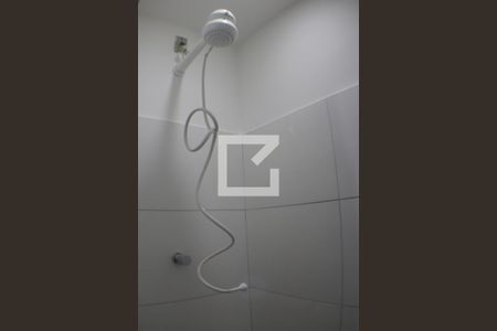 Banheiro de kitnet/studio para alugar com 1 quarto, 38m² em Curicica, Rio de Janeiro