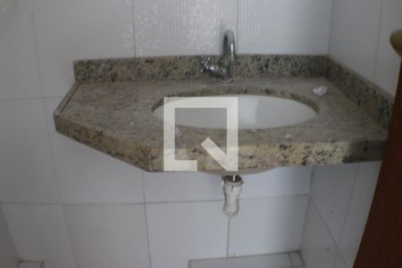 Banheiro de kitnet/studio para alugar com 1 quarto, 38m² em Curicica, Rio de Janeiro