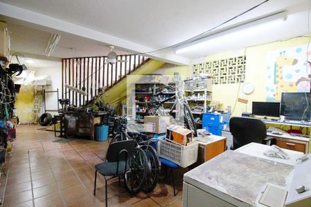 Casa à venda com 780m², 4 quartos e 5 vagas Casa à venda com 780m², 4 quartos e 5 vagasPorão