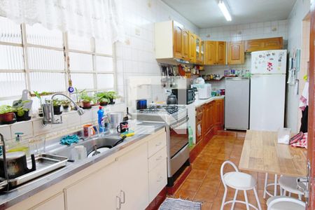 Casa à venda com 780m², 4 quartos e 5 vagas Casa à venda com 780m², 4 quartos e 5 vagasCozinha