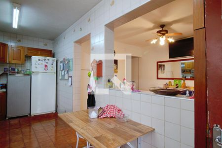 Casa à venda com 780m², 4 quartos e 5 vagas Casa à venda com 780m², 4 quartos e 5 vagasCozinha