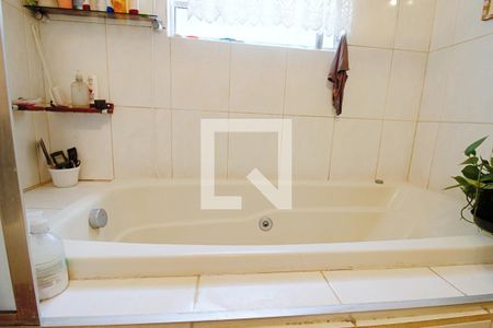 Casa à venda com 780m², 4 quartos e 5 vagas Casa à venda com 780m², 4 quartos e 5 vagasBanheiro da Suíte 1