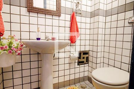 Casa à venda com 780m², 4 quartos e 5 vagas Casa à venda com 780m², 4 quartos e 5 vagasLavabo