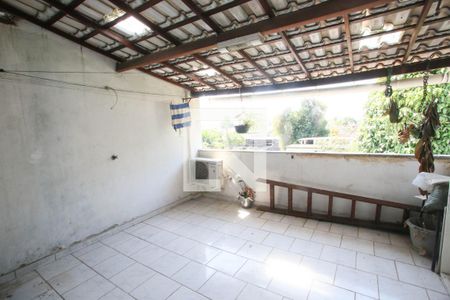 Casa à venda com 120m², 3 quartos e 1 vaga Casa à venda com 120m², 3 quartos e 1 vagaTerraço