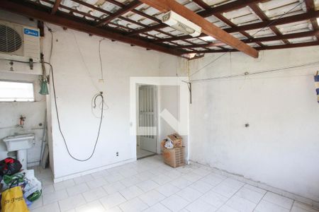 Casa à venda com 120m², 3 quartos e 1 vaga Casa à venda com 120m², 3 quartos e 1 vagaTerraço