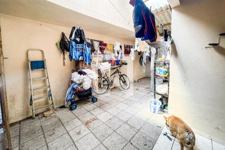 Casa à venda com 180m², 6 quartos e 2 vagasBanheiro