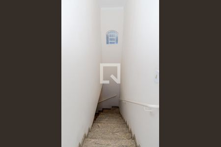 Casa à venda com 181m², 3 quartos e 2 vagasEscada Quartos/Sala