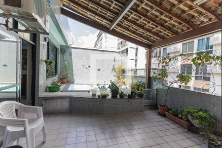 Apartamento à venda com 120m², 3 quartos e 2 vagas Apartamento à venda com 120m², 3 quartos e 2 vagasTerraço