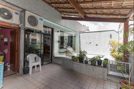 Apartamento à venda com 120m², 3 quartos e 2 vagas Apartamento à venda com 120m², 3 quartos e 2 vagasTerraço