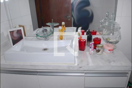 Casa à venda com 280m², 5 quartos e 2 vagas Casa à venda com 280m², 5 quartos e 2 vagasBanheiro 1
