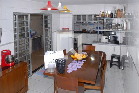 Casa à venda com 280m², 5 quartos e 2 vagas Casa à venda com 280m², 5 quartos e 2 vagasCozinha