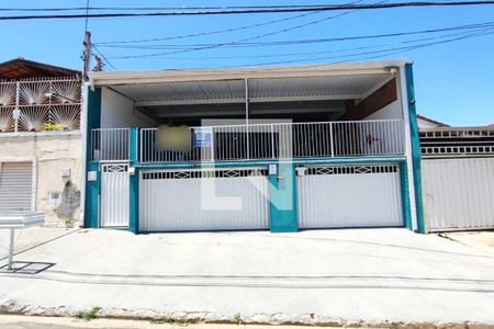 Casa à venda com 250m², 3 quartos e 3 vagasFachada 