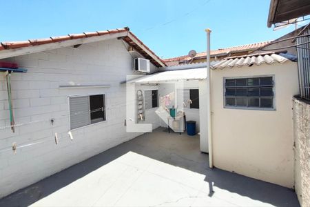 Casa à venda com 250m², 3 quartos e 3 vagasQuintal