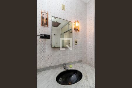 Casa à venda com 250m², 4 quartos e 4 vagas Casa à venda com 250m², 4 quartos e 4 vagasBanheiro 1