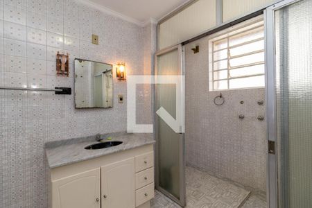 Casa à venda com 250m², 4 quartos e 4 vagas Casa à venda com 250m², 4 quartos e 4 vagasBanheiro 1