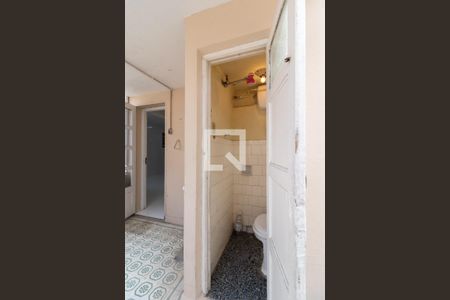 Casa à venda com 250m², 4 quartos e 4 vagas Casa à venda com 250m², 4 quartos e 4 vagasBanheiro de Serviço