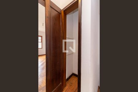Casa à venda com 250m², 4 quartos e 4 vagas Casa à venda com 250m², 4 quartos e 4 vagasHall dos Quartos - Armário
