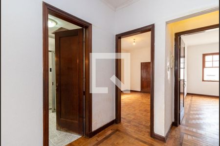 Casa à venda com 250m², 4 quartos e 4 vagas Casa à venda com 250m², 4 quartos e 4 vagasHall dos Quartos