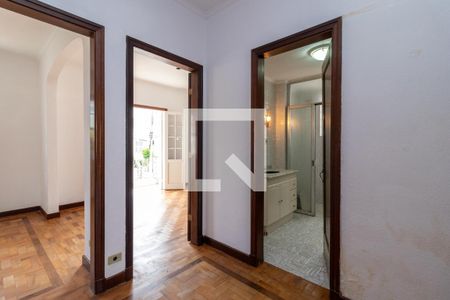 Casa à venda com 250m², 4 quartos e 4 vagas Casa à venda com 250m², 4 quartos e 4 vagasHall dos Quartos