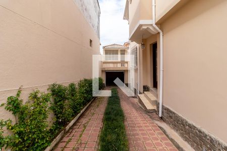 Casa à venda com 250m², 4 quartos e 4 vagas Casa à venda com 250m², 4 quartos e 4 vagasEntrada da Garagem