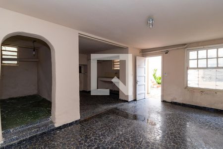 Casa à venda com 250m², 4 quartos e 4 vagas Casa à venda com 250m², 4 quartos e 4 vagasSalão